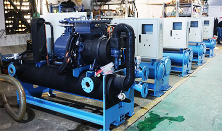 螺桿式冷水機中壓縮機出現震動、噪音大是由什么造成？
